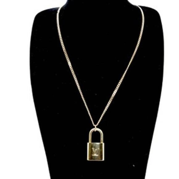 Louis Vuitton Lv Signature Padlock Key 14k Plaquette Italy Made 22in Necklace - Picture 1 of 10